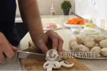 Салат с корейской морковью, курицей и грибами - Шаг 2 Салат с корейской морковью, курицей и грибами - Шаг 2