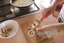 Салат с жареными грибами и курицей - Шаг 2 Салат с жареными грибами и курицей - Шаг 2