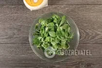 Салат с грецкими орехами и сыром - Шаг 2 Салат с грецкими орехами и сыром - Шаг 2