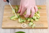 Салат с манго, авокадо и куриной грудкой - Шаг 2 Салат с манго, авокадо и куриной грудкой - Шаг 2