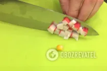 Салат с креветками и крабовыми палочками - Шаг 1 Салат с креветками и крабовыми палочками - Шаг 1