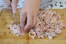 Салат с корейской морковью и консервированной кукурузой - Шаг 2 Салат с корейской морковью и консервированной кукурузой - Шаг 2