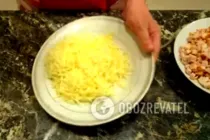 Салат с копченой курицей и корейской морковью - Шаг 3 Салат с копченой курицей и корейской морковью - Шаг 3