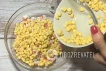 Салат з крабовими паличками та апельсином - Крок 3 Салат з крабовими паличками та апельсином - Крок 3