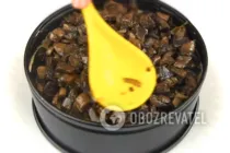 Салат с крабовыми палочками и жареными грибами - Шаг 3 Салат с крабовыми палочками и жареными грибами - Шаг 3