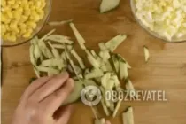 Салат с куриной грудкой и кукурузой - Шаг 3 Салат с куриной грудкой и кукурузой - Шаг 3