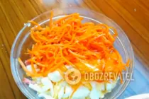 Салат з корейською морквою і сухариками - Крок 4 Салат з корейською морквою і сухариками - Крок 4