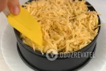 Салат с крабовыми палочками и жареными грибами - Шаг 4 Салат с крабовыми палочками и жареными грибами - Шаг 4