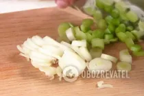 Салат з пекінською капустою та крабовими паличками без майонезу - Крок 4 Салат з пекінською капустою та крабовими паличками без майонезу - Крок 4