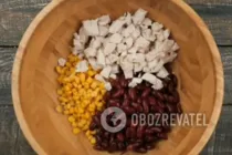Салат с фасолью и консервированной кукурузой - Шаг 2 Салат с фасолью и консервированной кукурузой - Шаг 2