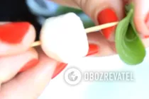 "Капрезе" на шпажках - Крок 3 "Капрезе" на шпажках - Крок 3