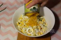 Салат с плавленым сыром и консервированной кукурузой - Шаг 4 Салат с плавленым сыром и консервированной кукурузой - Шаг 4