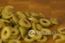 Салат с оливками и кукурузой - Шаг 4 Салат с оливками и кукурузой - Шаг 4