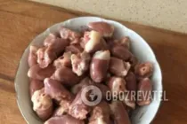 Салат з курячими сердечками і печерицями - Крок 1 Салат з курячими сердечками і печерицями - Крок 1