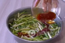 Салат з маринованою черемшею - Крок 4 Салат з маринованою черемшею - Крок 4
