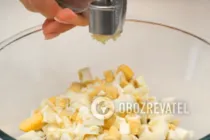 Салат з курячими сердечками і помідорами - Крок 5 Салат з курячими сердечками і помідорами - Крок 5