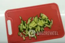 Салат з курячими сердечками і пекінською капустою - Крок 4 Салат з курячими сердечками і пекінською капустою - Крок 4