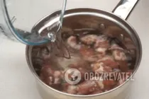 Салат з курячими сердечками і помідорами - Крок 1 Салат з курячими сердечками і помідорами - Крок 1