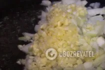 Червона риба в вершково-часниковому соусі - Крок 4 Червона риба в вершково-часниковому соусі - Крок 4