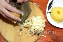Салат з сиром, ананасом і куркою - Крок 2 Салат з сиром, ананасом і куркою - Крок 2