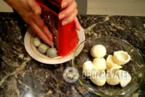 Салат з куркою і виноградом шарами - Крок 2 Салат з куркою і виноградом шарами - Крок 2