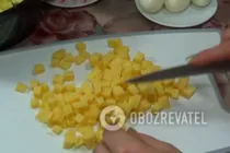 Салат з ананасом без майонезу - Крок 2 Салат з ананасом без майонезу - Крок 2