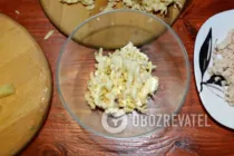 Салат з сиром, ананасом і куркою - Крок 4 Салат з сиром, ананасом і куркою - Крок 4