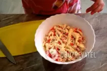 Салат з крабовими паличками та ананасом - Крок 3 Салат з крабовими паличками та ананасом - Крок 3