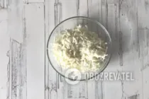 Салат с плавленым сыром и крабовыми палочками - Шаг 1 Салат с плавленым сыром и крабовыми палочками - Шаг 1