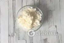 Салат с плавленым сыром и крабовыми палочками - Шаг 2 Салат с плавленым сыром и крабовыми палочками - Шаг 2