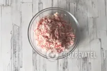 Салат с плавленым сыром и крабовыми палочками - Шаг 3 Салат с плавленым сыром и крабовыми палочками - Шаг 3