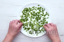 Салат с виноградом и орехами - Шаг 5 Салат с виноградом и орехами - Шаг 5