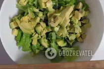Салат з авокадо, куркою та яблуком - Крок 4 Салат з авокадо, куркою та яблуком - Крок 4
