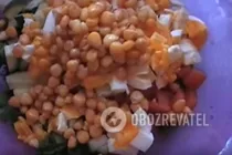 Салат из черемши с кукурузой и помидорами - Шаг 5 Салат из черемши с кукурузой и помидорами - Шаг 5