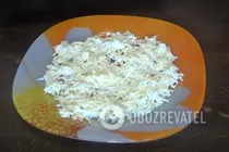 Салат з крабовими паличками, яблуком та плавленим сиром - Крок 5 Салат з крабовими паличками, яблуком та плавленим сиром - Крок 5