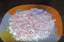 Салат з крабовими паличками, яблуком та плавленим сиром - Крок 8 Салат з крабовими паличками, яблуком та плавленим сиром - Крок 8