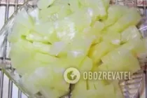 Салат из курицы с ананасом - Шаг 2 Салат из курицы с ананасом - Шаг 2