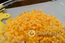 Салат з ананасом, куркою і кукурудзою - Крок 3 Салат з ананасом, куркою і кукурудзою - Крок 3