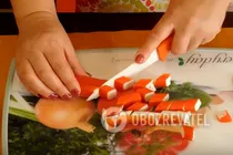 Салат с чипсами и крабовыми палочками - Шаг 1 Салат с чипсами и крабовыми палочками - Шаг 1