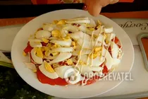 Салат с чипсами и крабовыми палочками - Шаг 6 Салат с чипсами и крабовыми палочками - Шаг 6