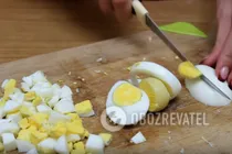 Салат с кукурузой и яйцами - Шаг 3 Салат с кукурузой и яйцами - Шаг 3