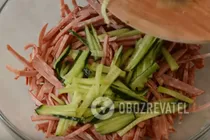 Салат с кукурузой и колбасой - Шаг 3 Салат с кукурузой и колбасой - Шаг 3