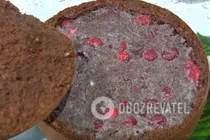 Бісквітний торт з вишнею і заварним кремом - Крок 10 Бісквітний торт з вишнею і заварним кремом - Крок 10