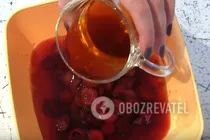 Бісквітний торт з вишнею і заварним кремом - Крок 1 Бісквітний торт з вишнею і заварним кремом - Крок 1