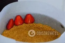 Торт без випічки з полуницею - Крок 3 Торт без випічки з полуницею - Крок 3
