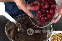 Торт "Брауні" з вишнею - Крок 4 Торт "Брауні" з вишнею - Крок 4