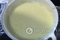 Бісквітний торт з вишнею і заварним кремом - Крок 6 Бісквітний торт з вишнею і заварним кремом - Крок 6