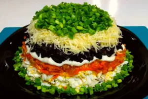 Салат із куркою та чорносливом - покроковий рецепт Салат із куркою та чорносливом - покроковий рецепт