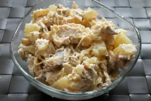 Салат с вареной курицей - пошаговый рецепт Салат с вареной курицей - пошаговый рецепт
