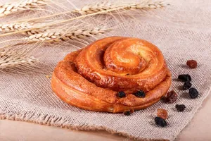 Булочки с изюмом - пошаговый рецепт Булочки с изюмом - пошаговый рецепт